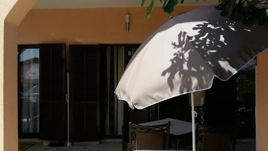 Apartmani Morska Vila Vir 0*,  Croatia