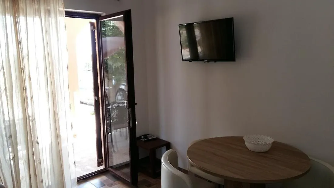 Apartment Apartmani Morska Vila Vir Croatia