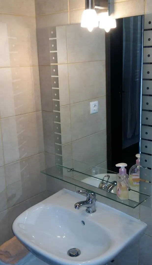 Apartment Apartmani Morska Vila Vir Croatia