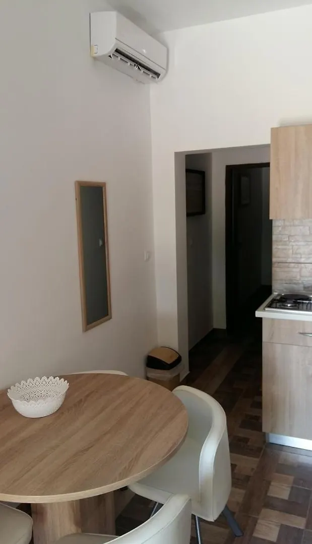 Apartment Apartmani Morska Vila Vir