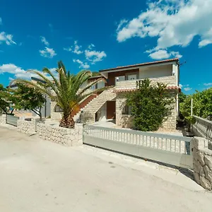 Lucica Apartment